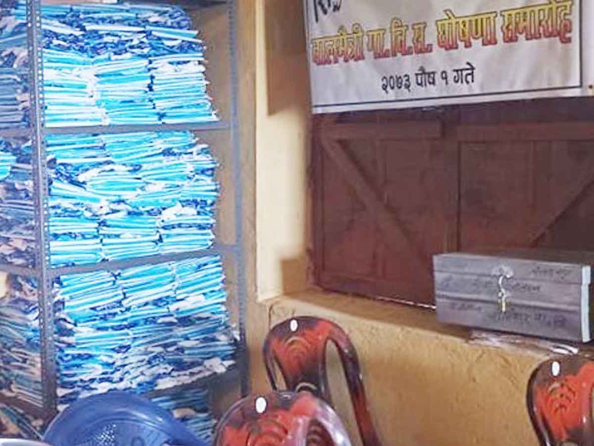 पाटन नगरपालिकाले वितरण गरेका सेनेटरी प्याड फिर्ता गर्ने तयारीमा विद्यालय